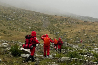 Rize yaylalarında kaybolan iki turist 13 saatlik aramanın ardından kurtarıldı