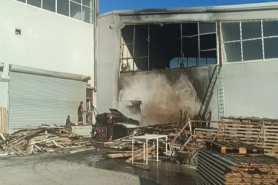 Bir anda alev aldı! Malatya’da mobilya imalathanesinde yangın paniği!