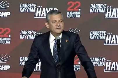 CHP kurultayında “darbeye ve kayyuma hayır” mesajı: Özgür Özel yeniden genel başkan