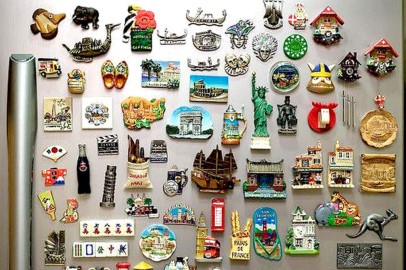 Evrendeki ilk manyetik alanlar buzdolabı magnetinden daha zayıftı