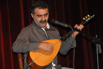 Erdal Erzincan’ın “Alevilik ve Türkçe” Çıkışı Gündemi Salladı!