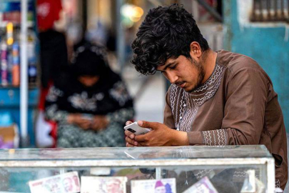 Taliban’dan yeni kısıtlama: Afganistan’da internet ve cep telefonu şebekeleri kesildi