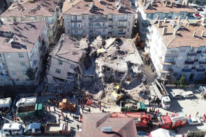 AKP’li başkan deprem kentinde kentsel dönüşümü rafa kaldırdı