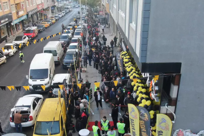 Kartal’da yüzde 90’lık indirim izdihamı: Kuyruğun sonu görünmedi