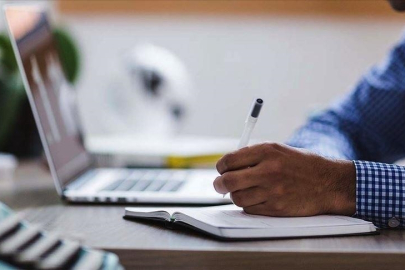 Milyonlarca çalışanı ilgilendiriyor: İzin süreleri değişiyor, anne ve babalara büyük müjde!