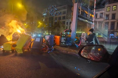 Belçika’da genel grev: Barikatlar kuruldu, sokaklar alev alev