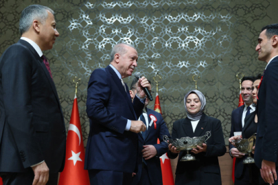 Erdoğan kura çekerken gülümsetti: “Adil olmaz” deyip ikinci kez çekti