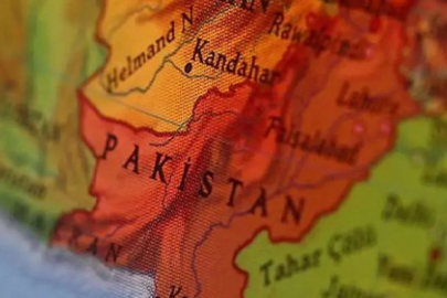 Kabil alev alev: Pakistan, Afganistan’ı havadan vuruyor
