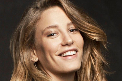 Serenay Sarıkaya’ya ünlü ilgisi bitmiyor: Şimdi de Deniz Seki “Beni oynasın” dedi!