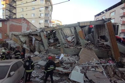 Kocaeli Gebze’de 7 katlı bina çöktü: Enkaz altında kalanlar var!