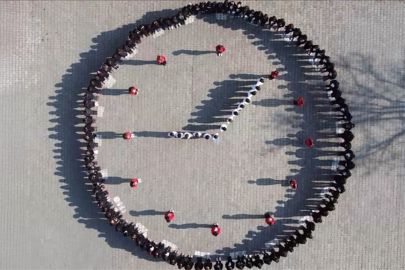 Kars’ta ilkokul öğrencilerinden duygulandıran “09.05” koreografisi