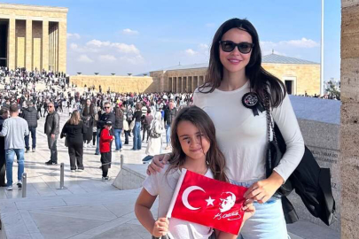 Zeynep Sever Demirel, kızı Yade ile Anıtkabir’i ziyaret etti