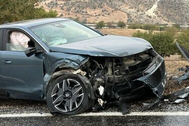 Adıyaman’da iki otomobil çarpıştı: 9 kişi yaralandı