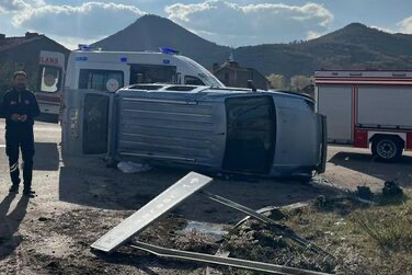 Kütahya’da hafif ticari araç takla attı: 7 kişi yaralandı