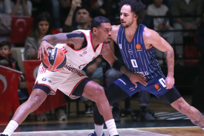 Anadolu Efes kazandı, Larkin sakatlandı