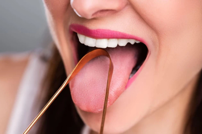 Dilinizi ihmal etmeyin: Hastalıkların ilk uyarıları burada başlıyor