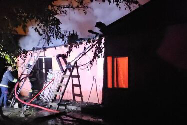 Erzincan’da müstakil evde çıkan yangında 4 kişi kurtarıldı