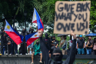 Filipinler’de dev protesto: Yolsuzluk skandalı halkı sokağa döktü