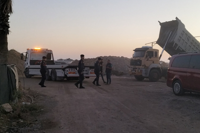 Kamyon ve kepçelerle plajı çaldılar!