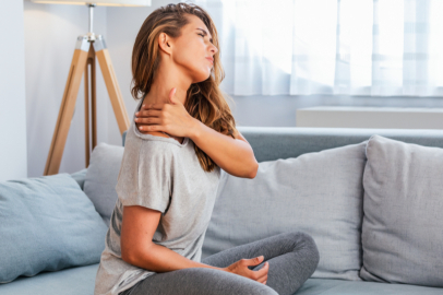 Masa başı çalışanlara boyun ağrısına karşı basit çözümler