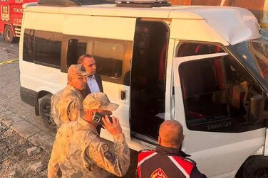 Öğrenci servisi tankerle çarpıştı: 14 yaralı