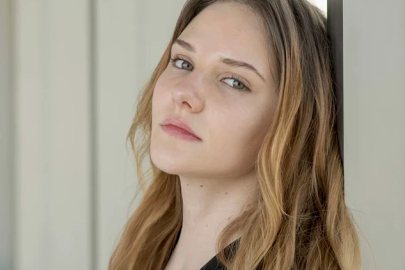 Diziden uçakta haberi oldu! Alina Boz şokta…