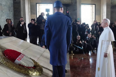 Dünyanın gözü Ankara’da! Papa’nın ilk adımı Anıtkabir’e
