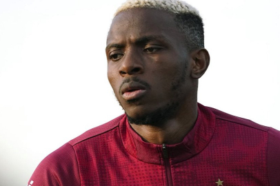 Galatasaray derbi öncesi Osimhen için zamanla yarışıyor