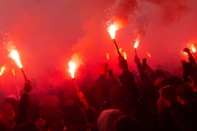 Ajax taraftarları stadyumu yaktı