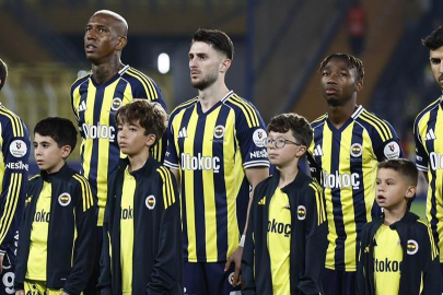 Fenerbahçe derbide liderlik peşinde