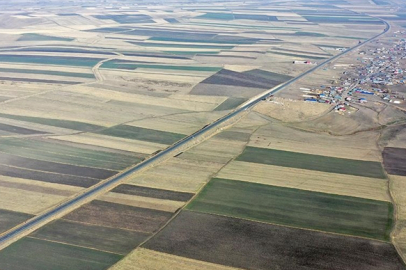 Kars Ovası tarlaları halı desenine döndü