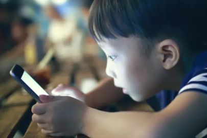 Uzmanlardan uyarı: Aşırı ekran çocuk gelişimini etkiliyor