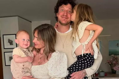 Çocukları için radikal karar: Ünlü çift rotayı yurt dışına kırdı!