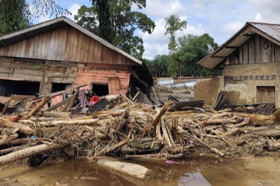 Endonezya’da sel ve toprak kaymalarında ölü sayısı 604’e yükseldi