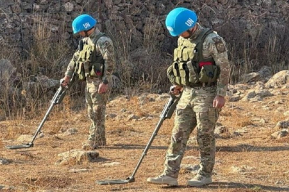 Golan Tepeleri’nde nefes kesen operasyon: Kazak askerleri binin üzerinde patlayıcıyı imha etti!
