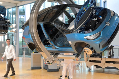 Otomotiv devinde kriz derinleşiyor: Volkswagen’in sahibi olan hanedan mali darboğazda!
