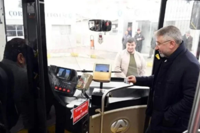 Reklamlarda otobüsle işe gidiyordu, altına son model Audi çekti