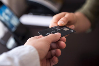 Kredi kartı borcu olan milyonlara düzenleme: Faiz yükü azalıyor