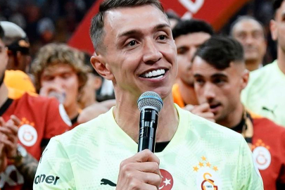 Galatasaray, Arjantin'de kupa kazanan eski kaptanı Muslera'yı tebrik etti