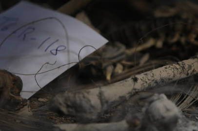 İdlib’de eski güvenlik merkezinde toplu mezar