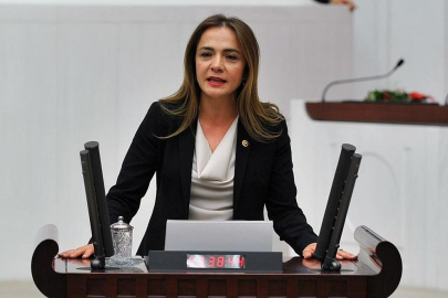 CHP’li İlgezdi: Sağlık emekçilerine giyim yardımı diye çorap parası veriliyor