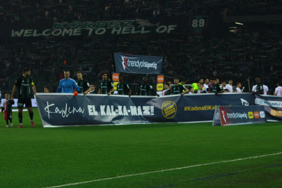 Kocaeli Stadyumu'nda futbolcular kadına şiddete karşı birleşti