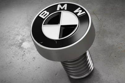 BMW’den tamiri zorlaştıran patent: Logo biçimli vida tartışma yarattı