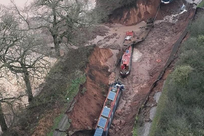 İngiltere’de dev obruk