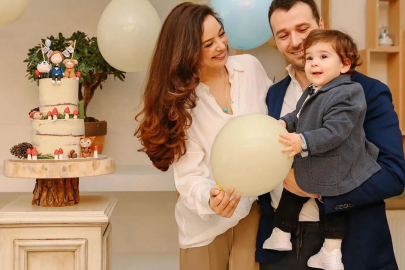 Azra Akın: Yeni yıla evde gireceğiz