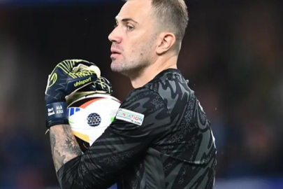 Fenerbahçe, İrfan Can Eğribayat’ın yerine Mert Günok’u gündemine aldı