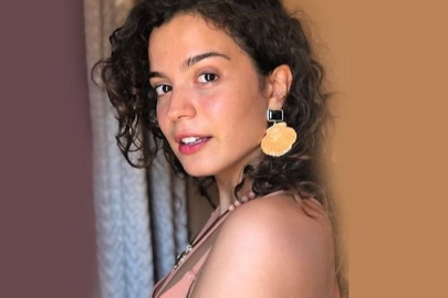 Sahnede korku dolu anlar: Aslı Bekiroğlu’nun kafasına dekor kapı düştü