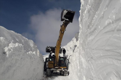 Hakkari kara teslim: 110 köy ve 247 mezra yolu ulaşıma kapandı
