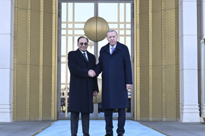 Cumhurbaşkanı Erdoğan, Malezya Başbakanı Enver İbrahim’i resmi törenle karşıladı