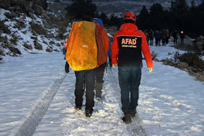 Antalya’da dağda mahsur kalan 24 kişi kurtarıldı